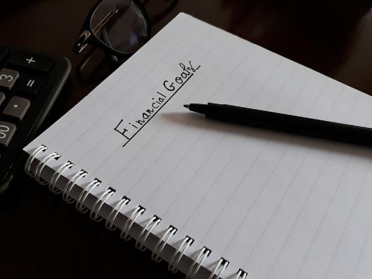 How to Set Financial Goals and Achieve Them in 2024