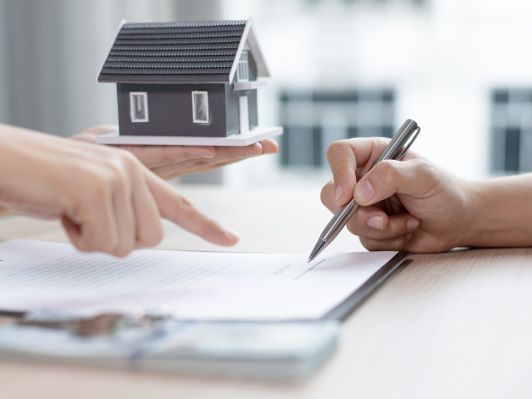 Can I Rent a House with Bad Credit? [11 Best Ways]